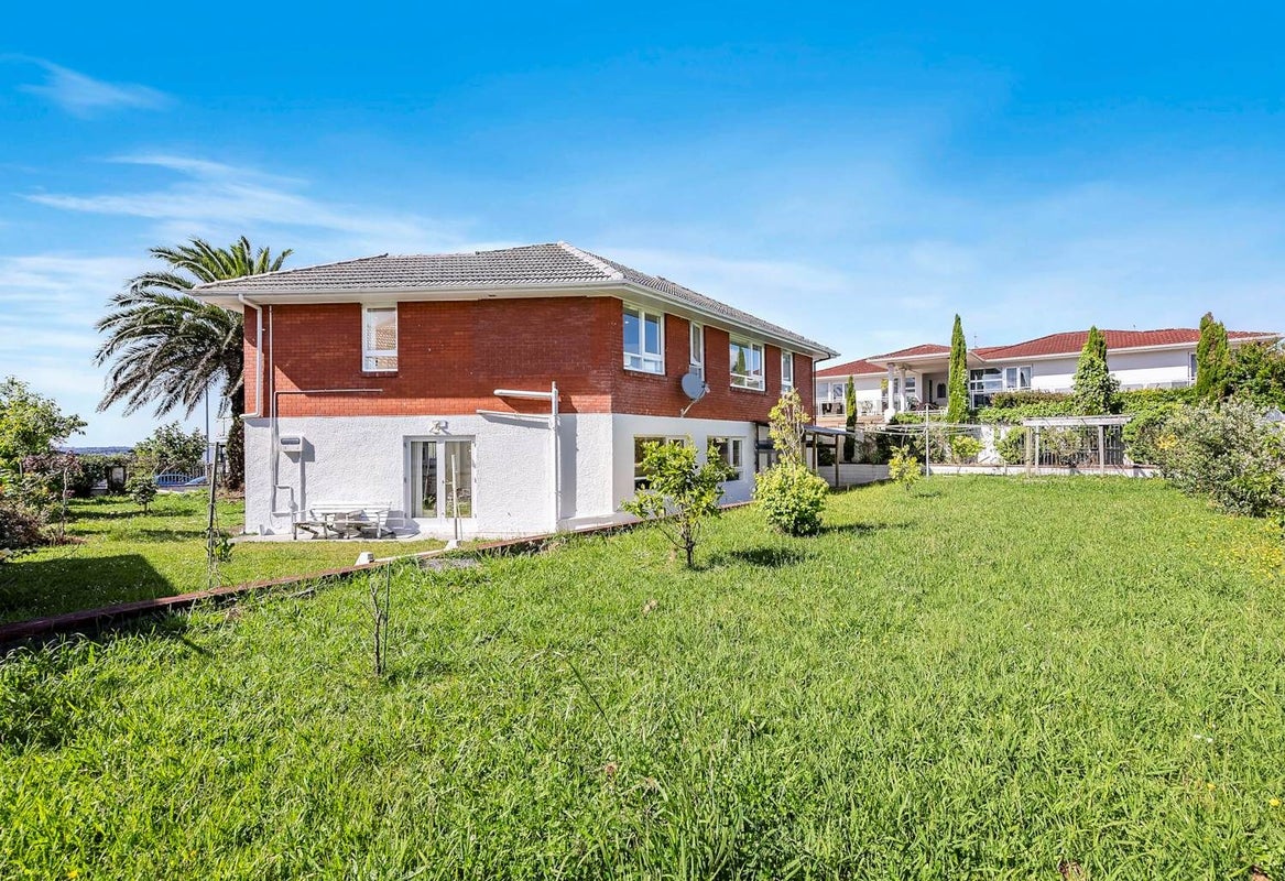 342 Te Atatu Road, Te Atatu South, Auckland - Carousel 2