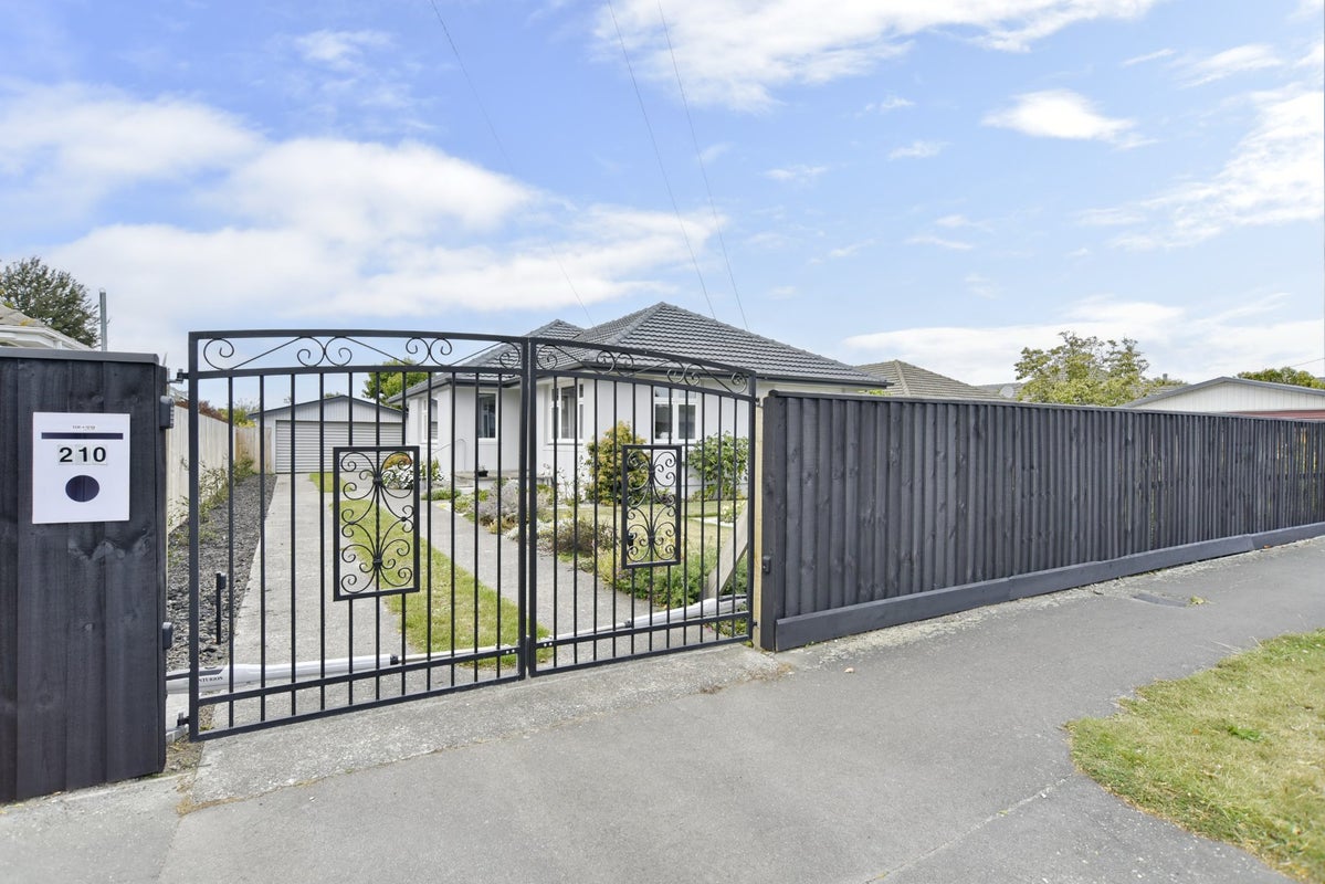 210 Avonhead Road, Avonhead, Christchurch - Carousel 1