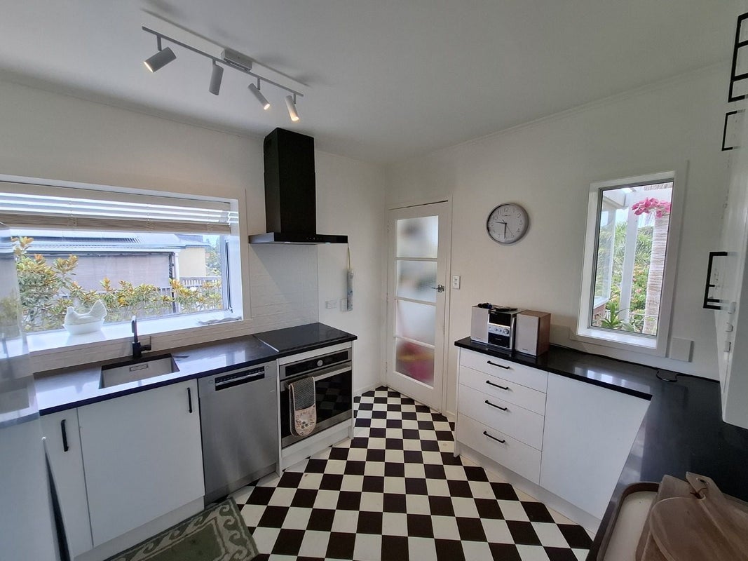 3/33 Northumberland Avenue, Belmont, Auckland - Carousel 2