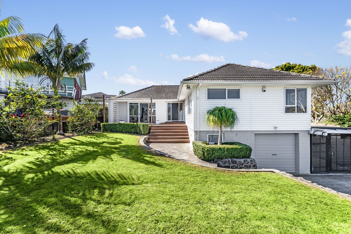 45 Riverhills Avenue, Pakuranga Heights, Auckland - Carousel 1