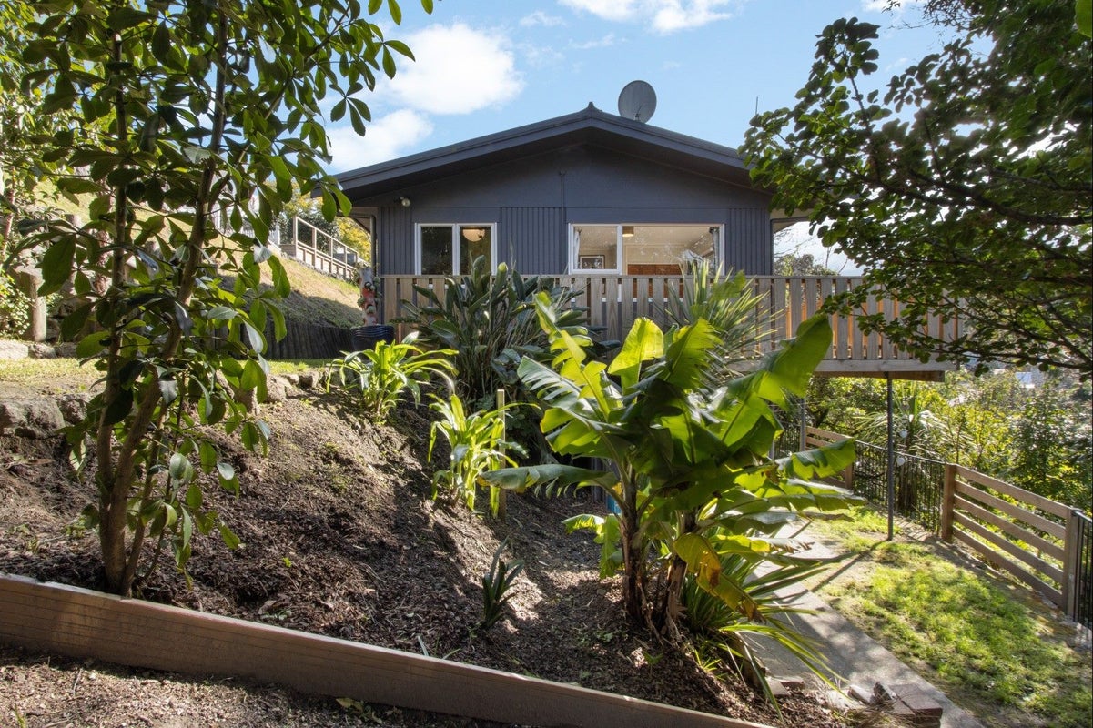 15A Colenso Avenue, Hospital Hill, Napier - Carousel 2