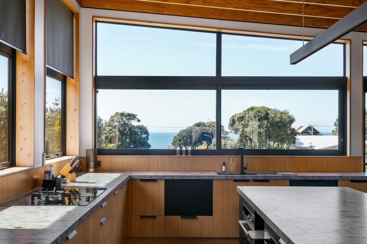 11 Sandy Cove, Wainui, Gisborne - Carousel 2