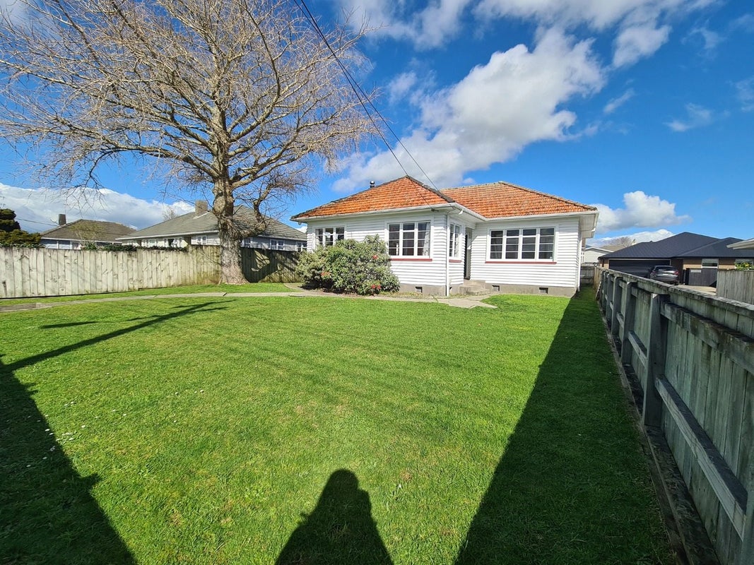 330 Carrington Street, Vogeltown, New Plymouth - Carousel 1