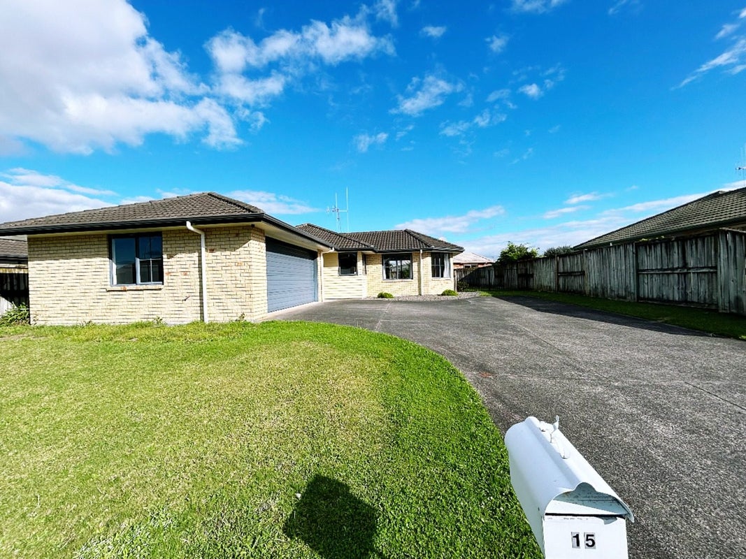 15 Farnham Close, Rototuna North, Hamilton - Carousel 1