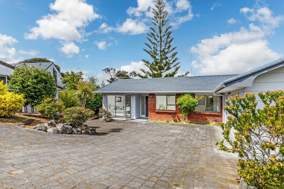 5 Portsea Place, Chatswood, Auckland - Carousel 2