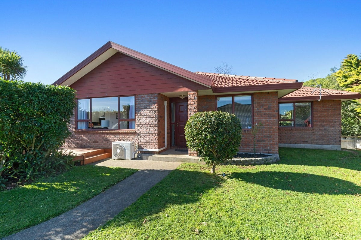 5 MacArthur Mews, Rototuna, Hamilton - Carousel 1