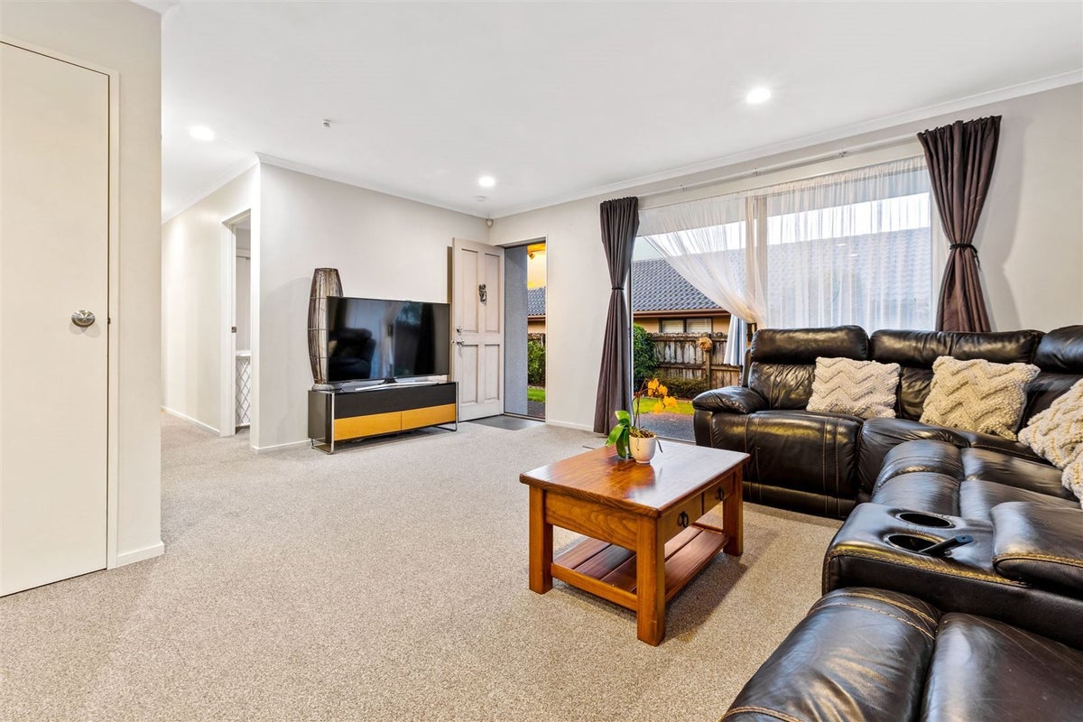 24 Zefiro Drive, Massey, Auckland - Carousel 2