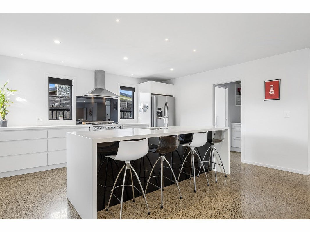 25 Russ Drive, Lincoln, Lincoln - Carousel 2