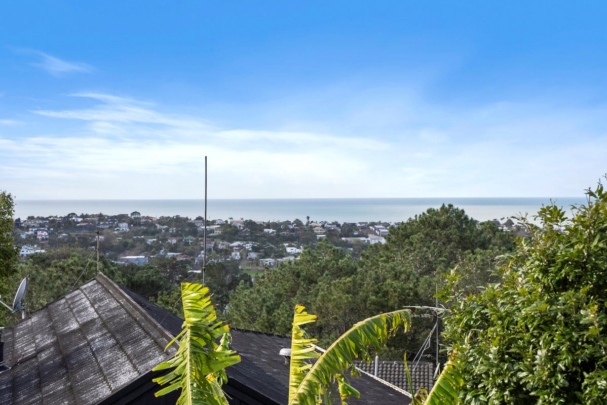 1/18 Dalmeny Close, Murrays Bay, Auckland - Carousel 1