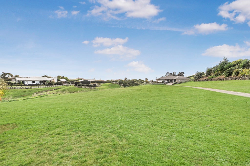 15 Kendallvale Drive, Waiuku, Waiuku - Carousel 1