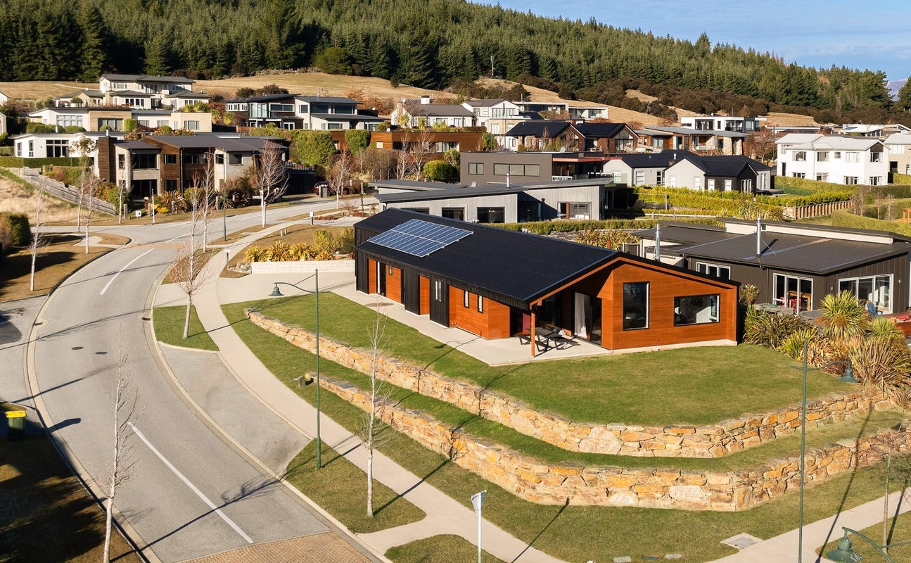 4 Clutha Place, Wanaka - Carousel 22