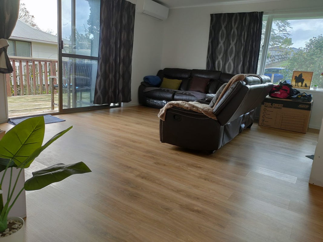 7 Hueglow Rise, West Harbour, Auckland - Carousel 1