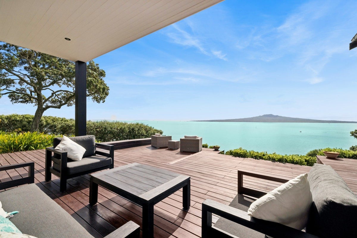 20 Hamana Street, Narrow Neck, Auckland - Carousel 1