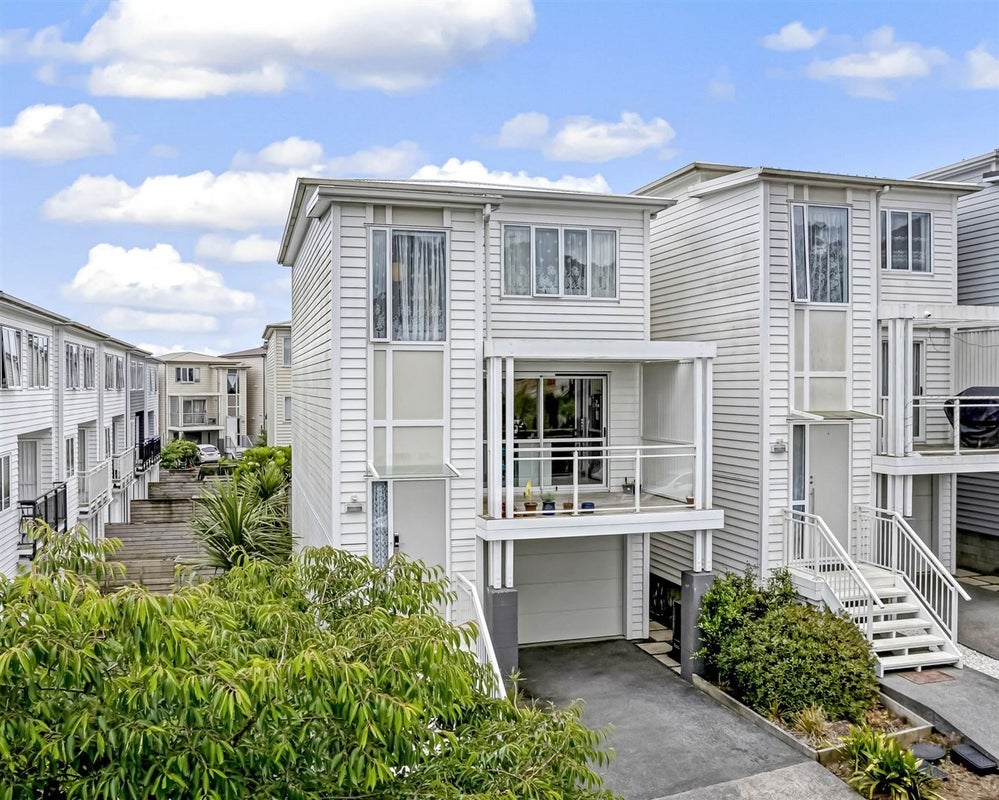 28 Fernly Rise, Flat Bush, Auckland - Carousel 2