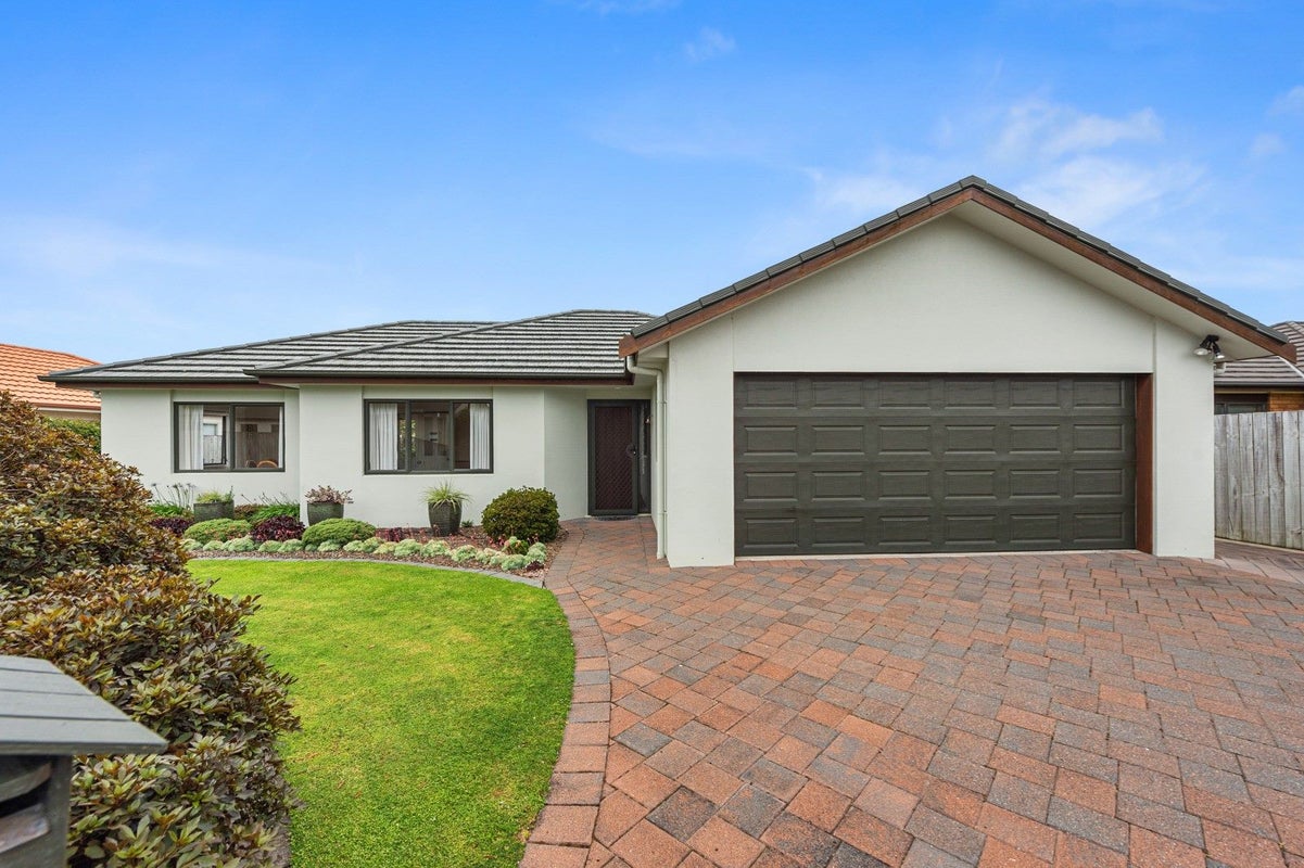 12 Buckingham Place, Rototuna North, Hamilton - Carousel 2