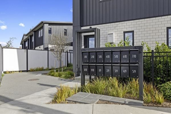 8/10 Avery Grove, Boulcott, Lower Hutt - Carousel 1