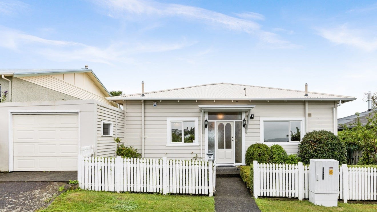 19 Guys Hill Road, Hospital Hill, Napier - Carousel 1