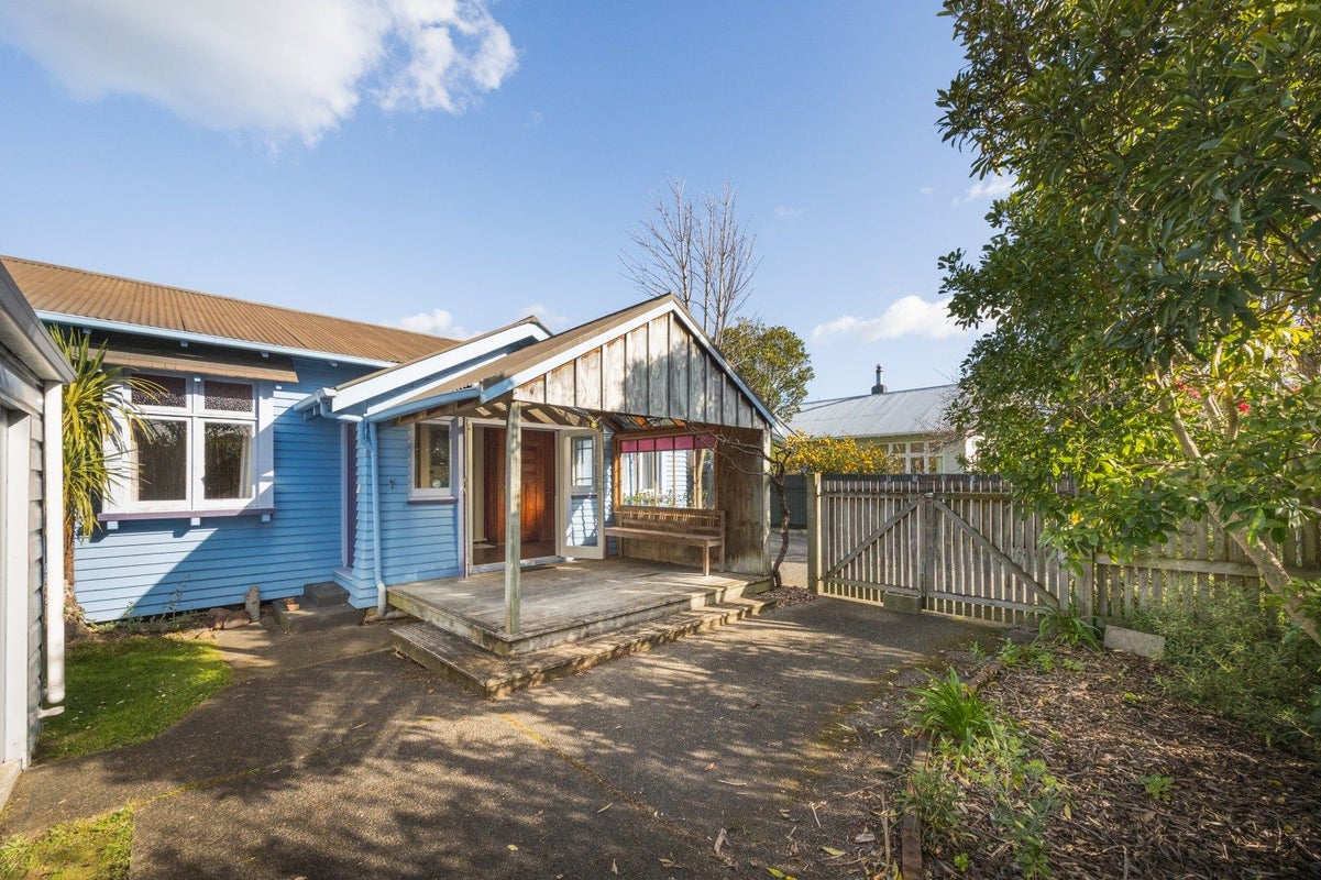 26 Knowles Street, Terrace End, Palmerston North, Manawatu / Whanganui - Carousel 2