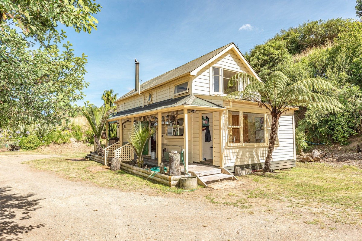 21 Burtts Road, Durie Hill, Whanganui - Carousel 1