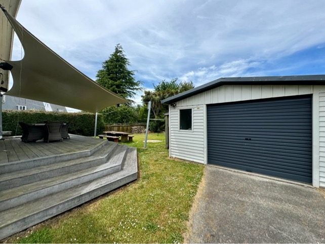 5 Reading Street, Greytown - Carousel 11