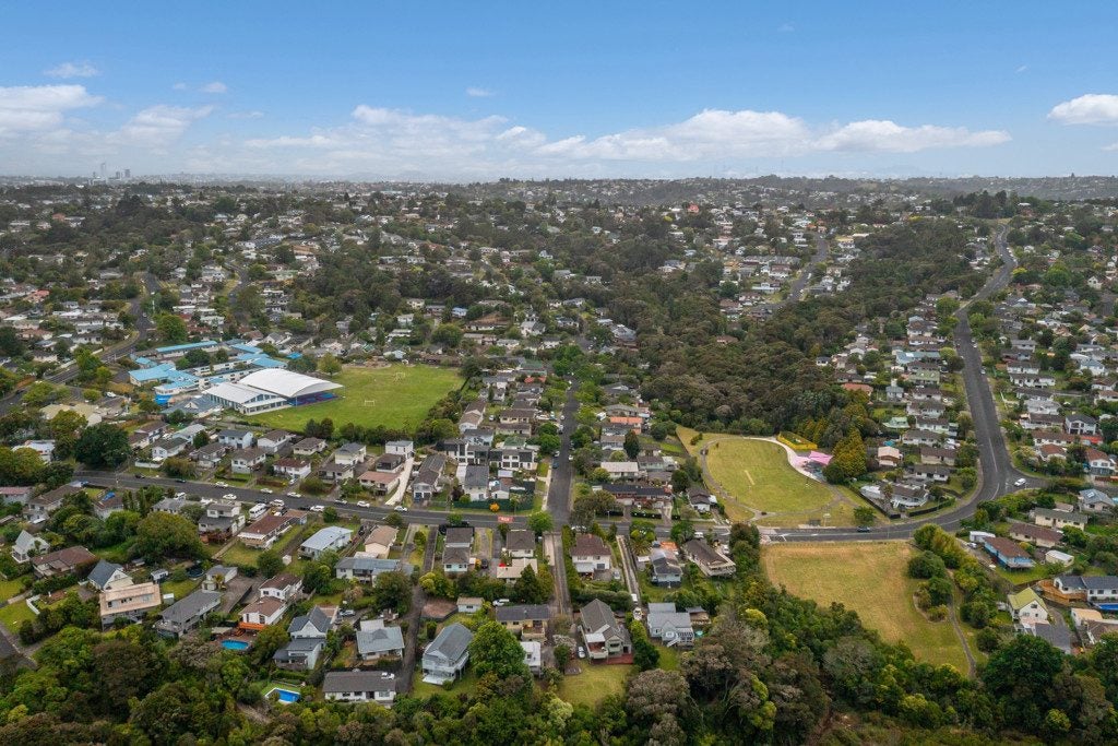 2/128 Lynn Road, Bayview, Auckland - Carousel 40