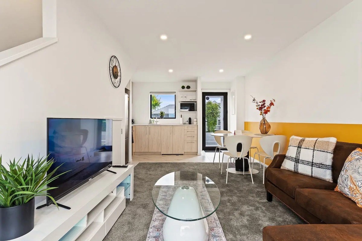 7/200 Carrington Road, Mount Albert, Auckland - Carousel 2