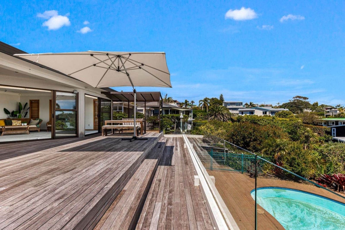 18 De Luen Avenue, Tindalls Beach, Whangaparaoa - Carousel 1
