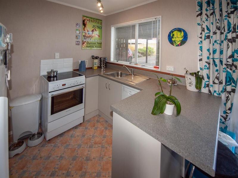 15 Hollydale Grove, Churton Park, Wellington - Carousel 2