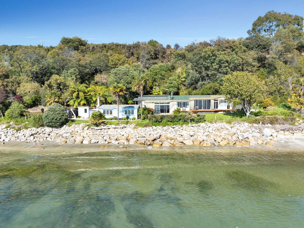 172 Rangihaeata Road, Takaka - Carousel 1