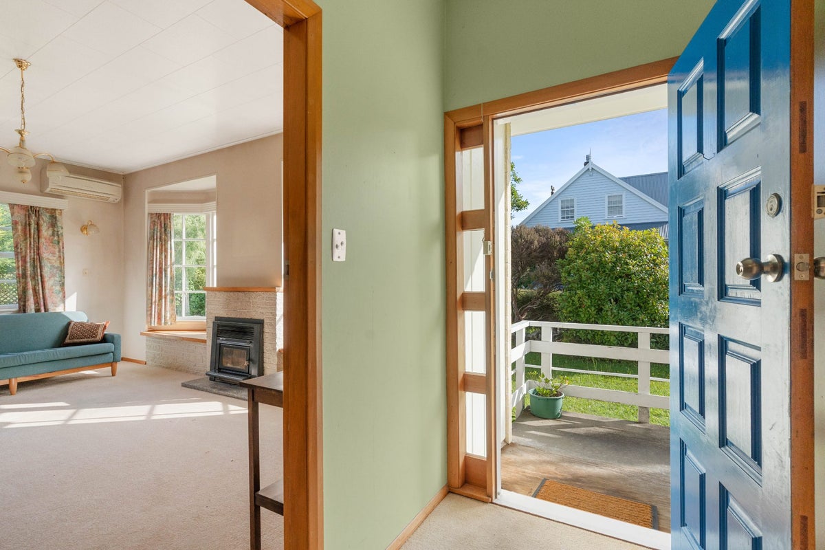 1 Skipage Grove, Featherston - Carousel 2