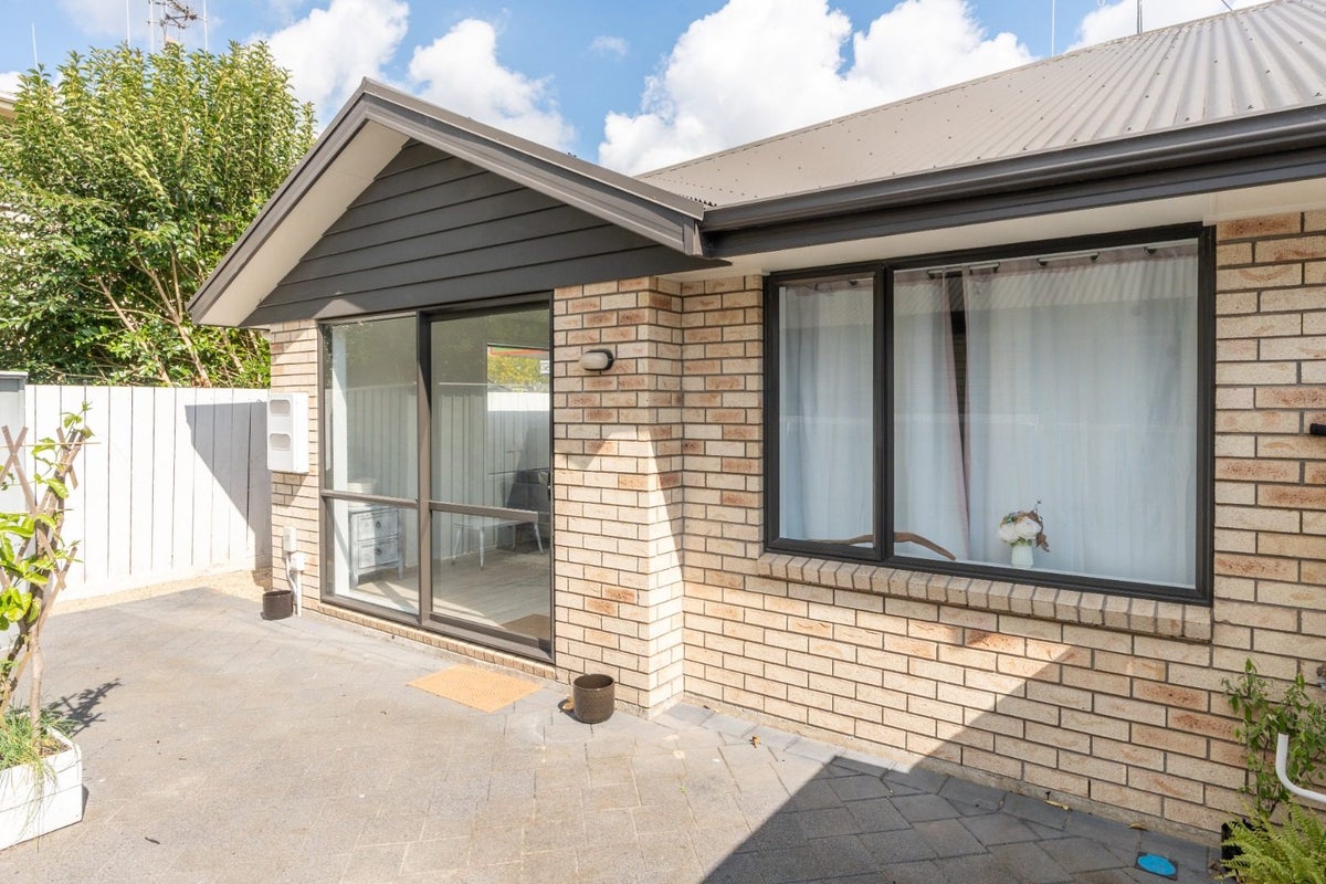 3G Cameron Road, Hamilton East, Hamilton - Carousel 1