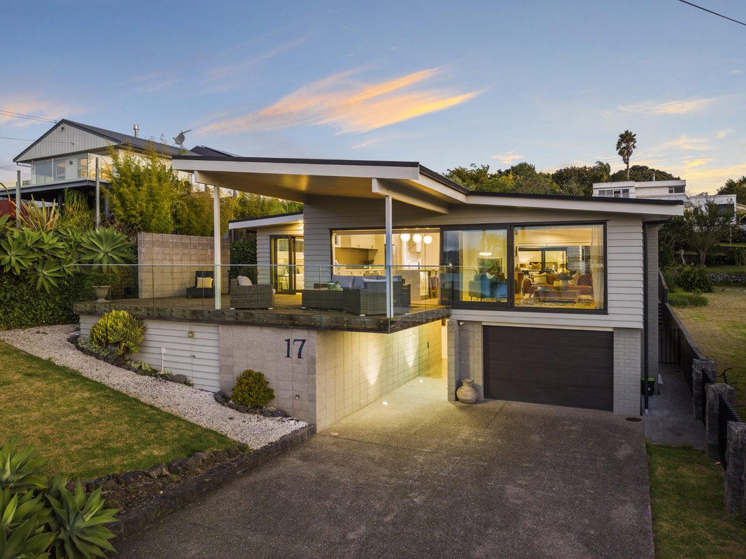 17 Kiwi Esplanade, Mangere Bridge, Auckland - Carousel 1