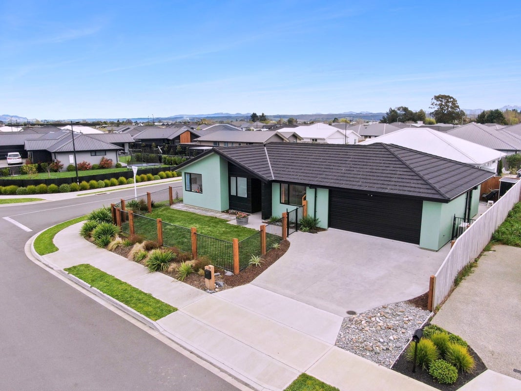 28 Summersfield Boulevard, Appleby, Richmond - Carousel 1