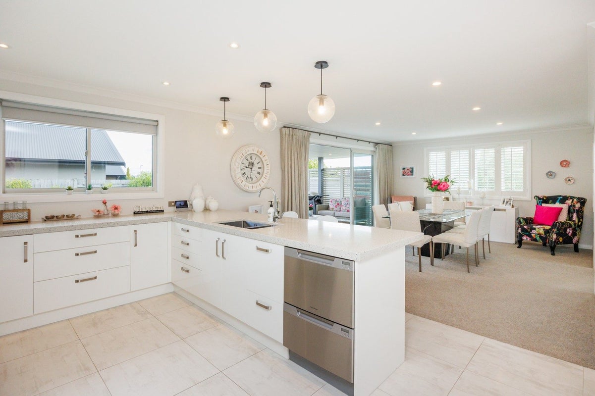 11 Silicon Way, Fitzherbert, Palmerston North - Carousel 1