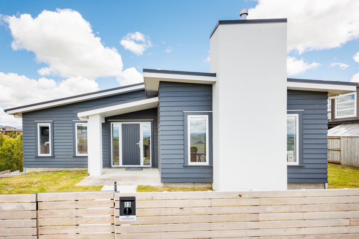23 Vaucluse Heights, Fitzherbert, Palmerston North - Carousel 2
