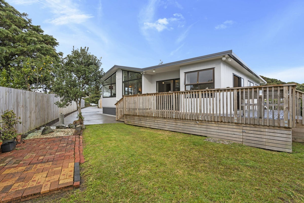 7A Taioma Crescent, Te Atatu Peninsula, Auckland - Carousel 2