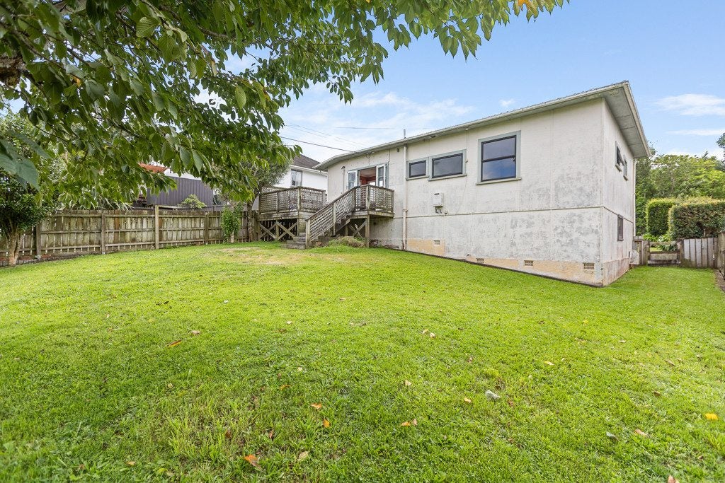 6 Awanui Street, Merrilands, New Plymouth - Carousel 26