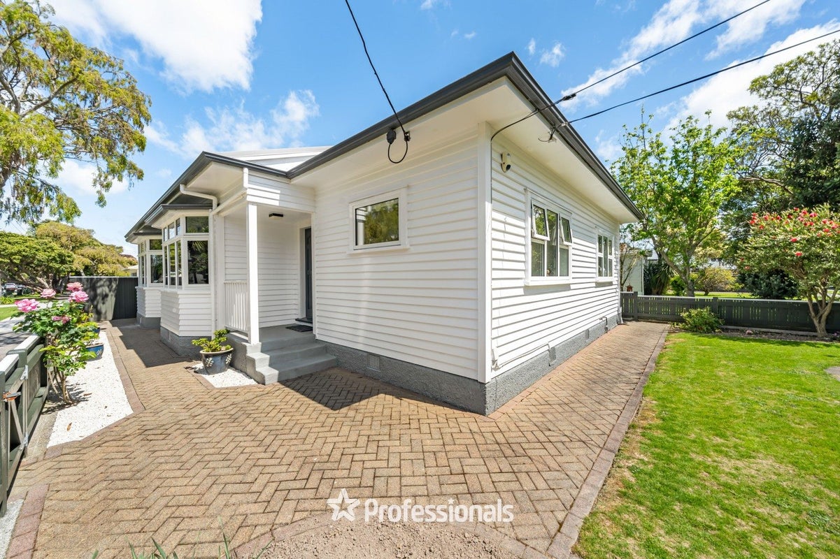 32 Birdwood Road, Waterloo, Lower Hutt - Carousel 1