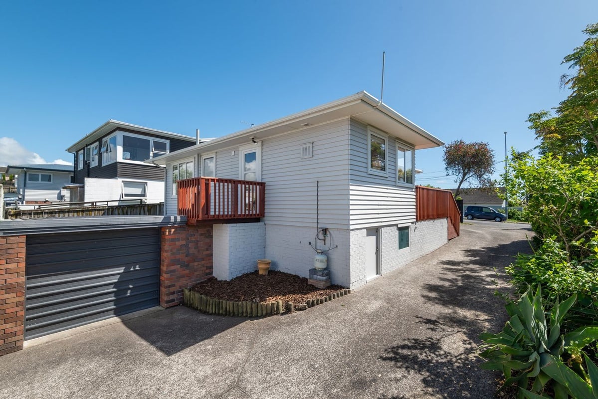 1/30 Sunrise Avenue, Mairangi Bay, Auckland - Carousel 2