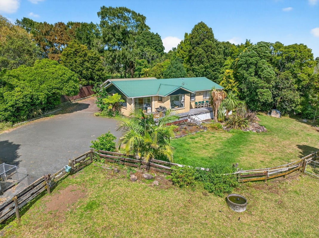9 Reid Road, Waiuku - Carousel 1