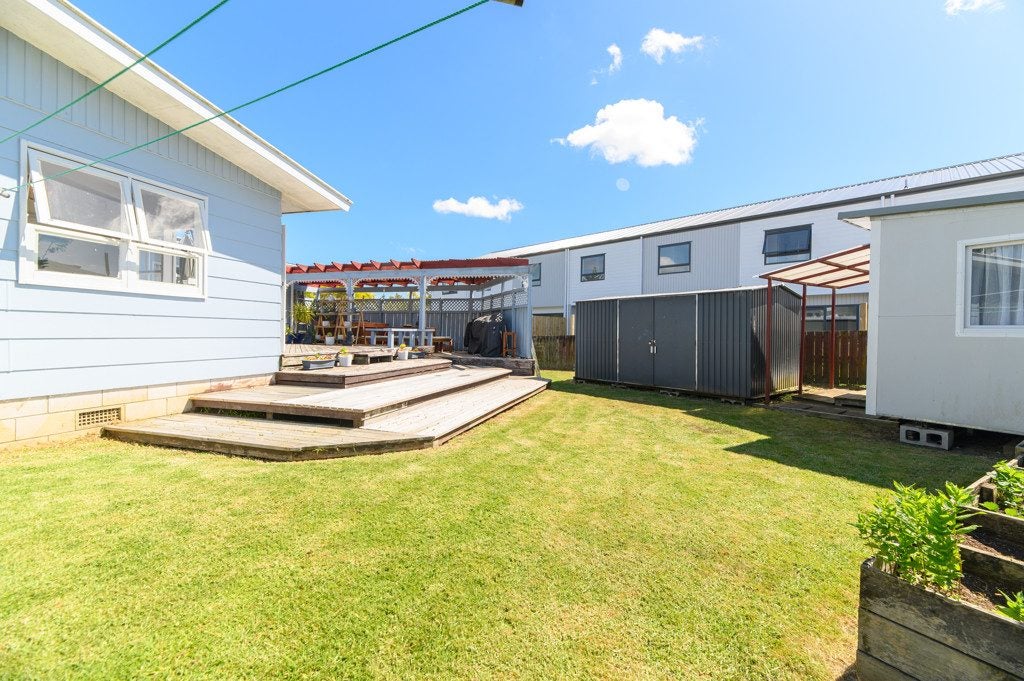 16 Blanes Road, Weymouth, Auckland - Carousel 2