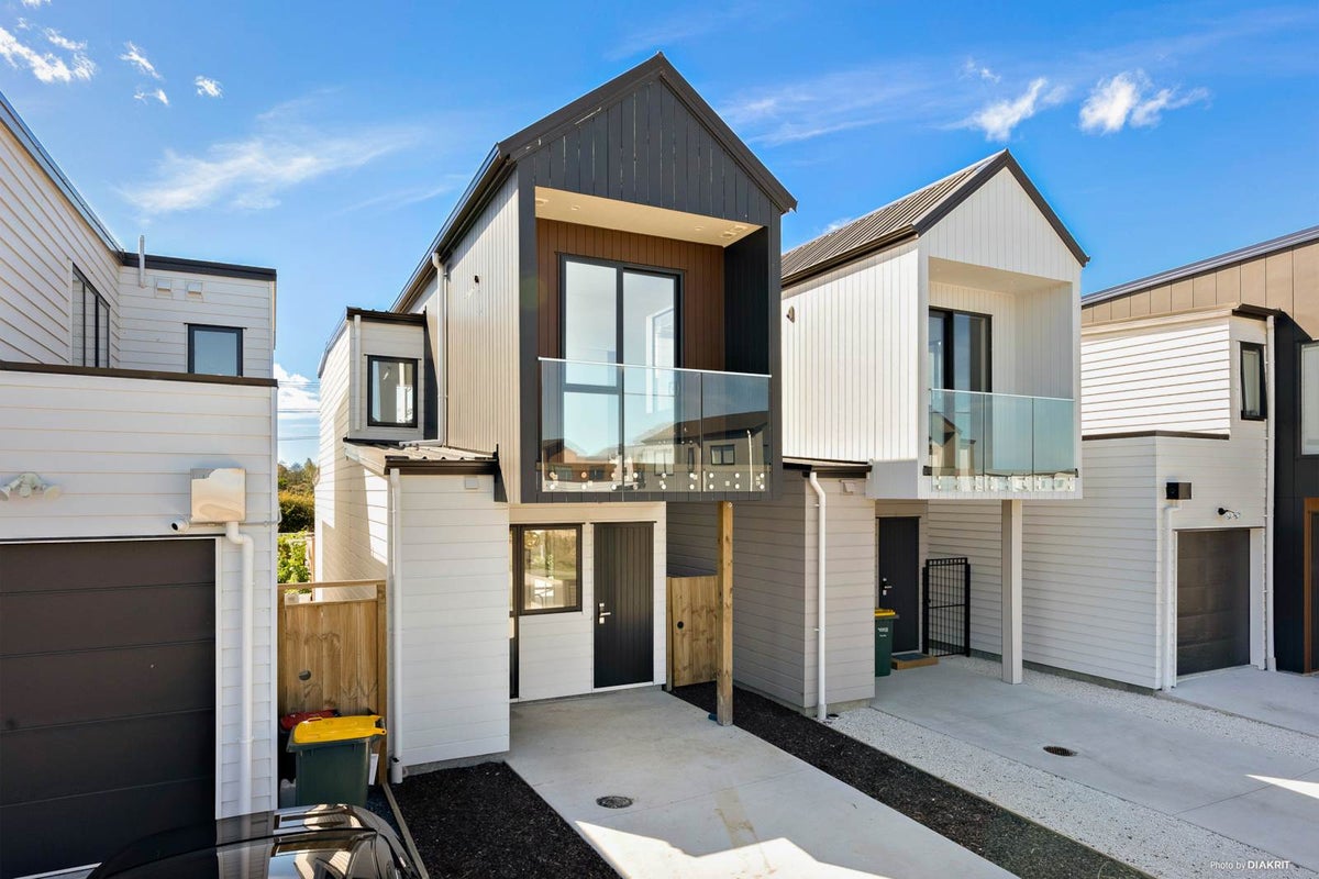 16 Taiaha Street, Ardmore, Auckland - Carousel 1
