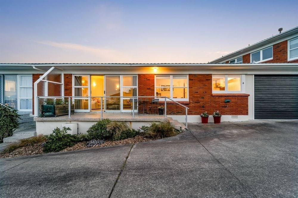 4/2 Argyle Terrace, Milford, Auckland - Carousel 1