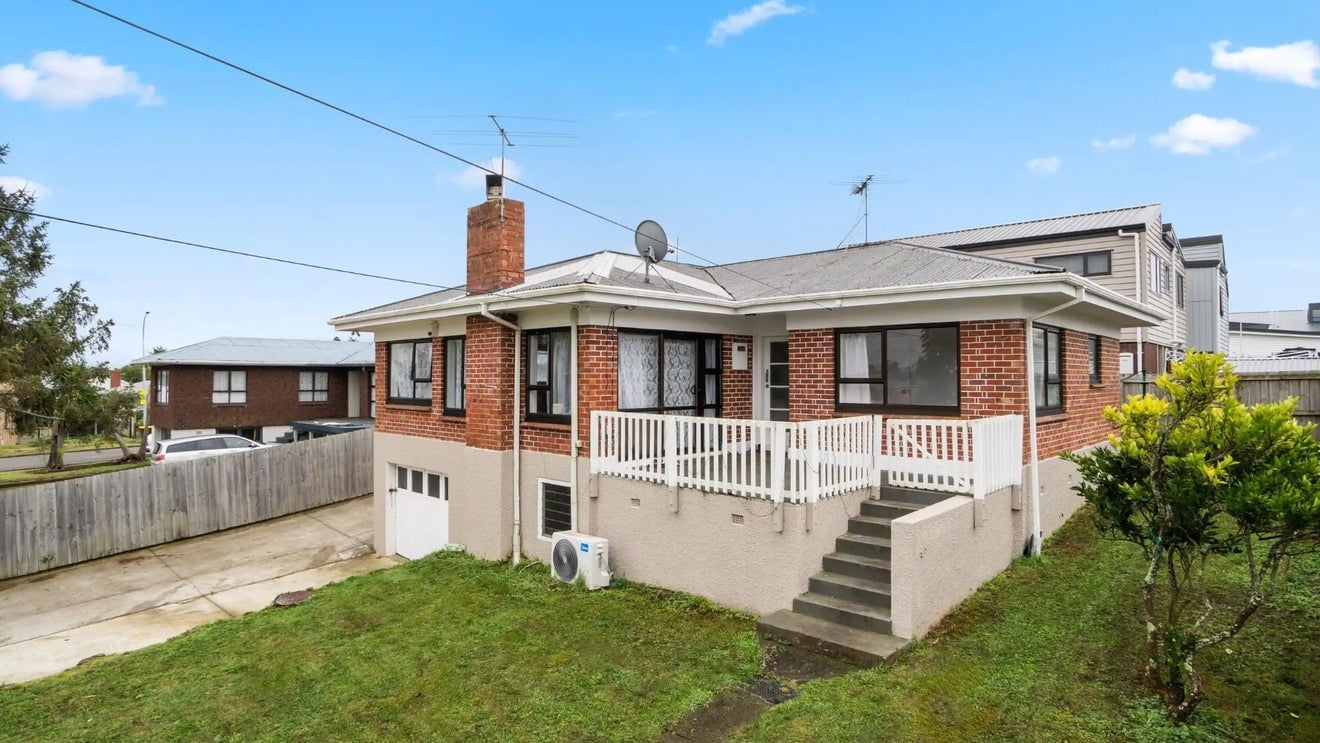 33 Tawa Crescent, Manurewa, Auckland - Carousel 1
