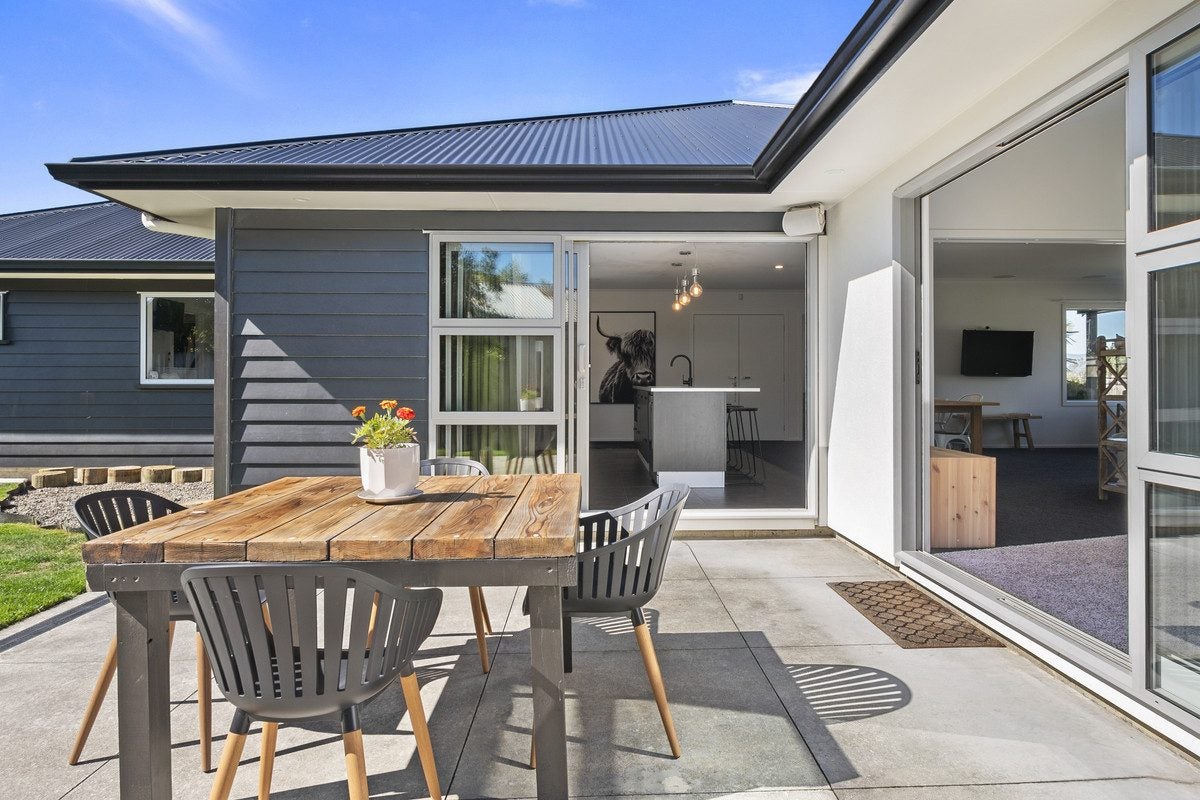 6 Waimarama Court, Roslyn, Palmerston North - Carousel 1