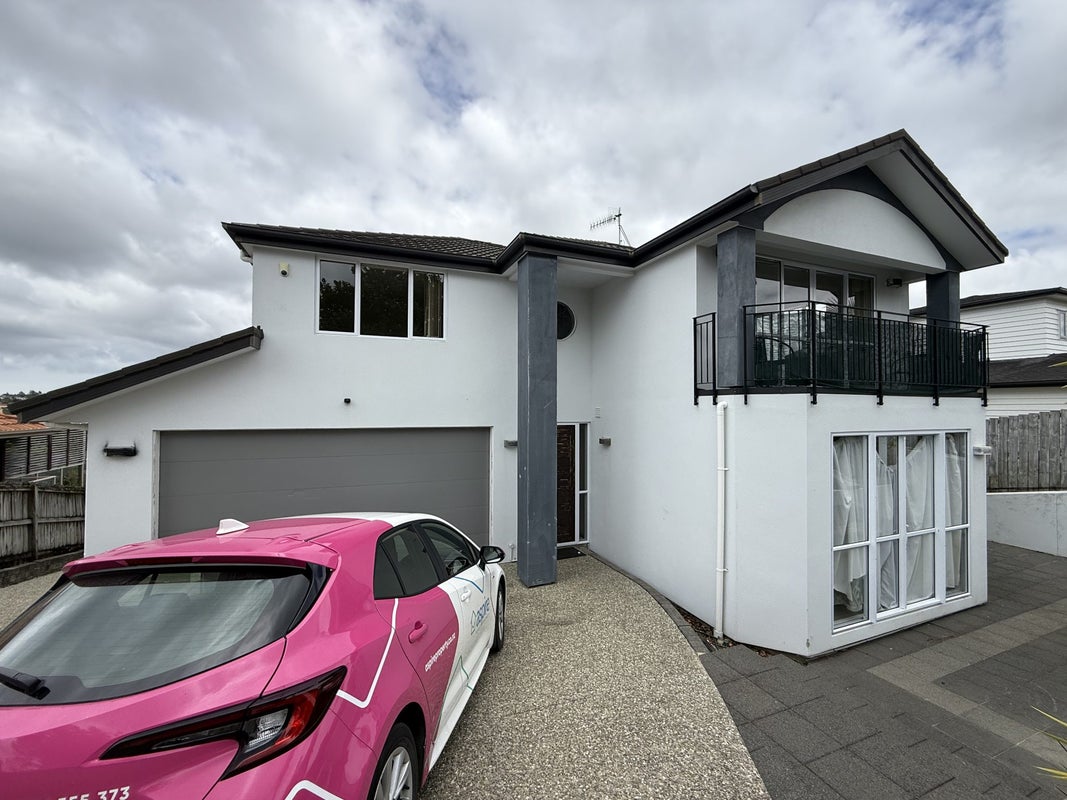 18 Harrowglen Drive, Northcross, Auckland - Carousel 28