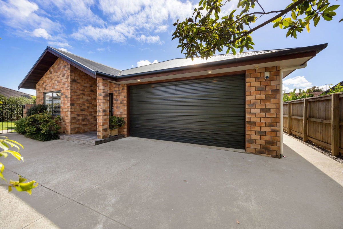 9 Aspen Court, Huntington, Hamilton - Carousel 2