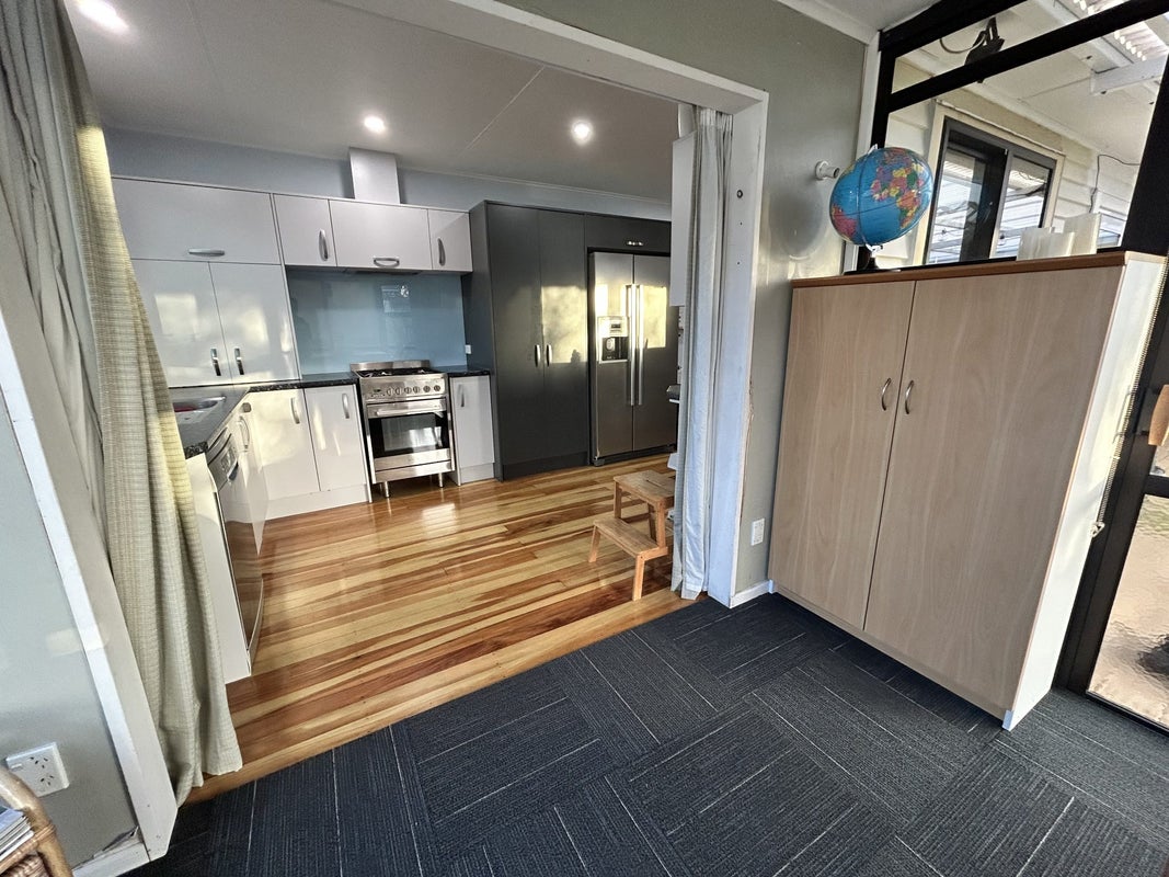 9 Hurley Place, Awapuni, Palmerston North - Carousel 27