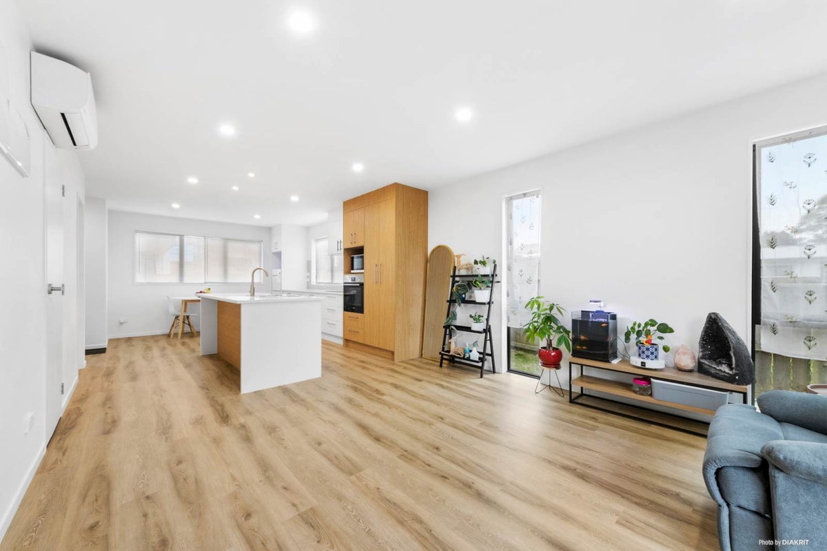 9/25 Vodanovich Road, Te Atatu South, Auckland - Carousel 2