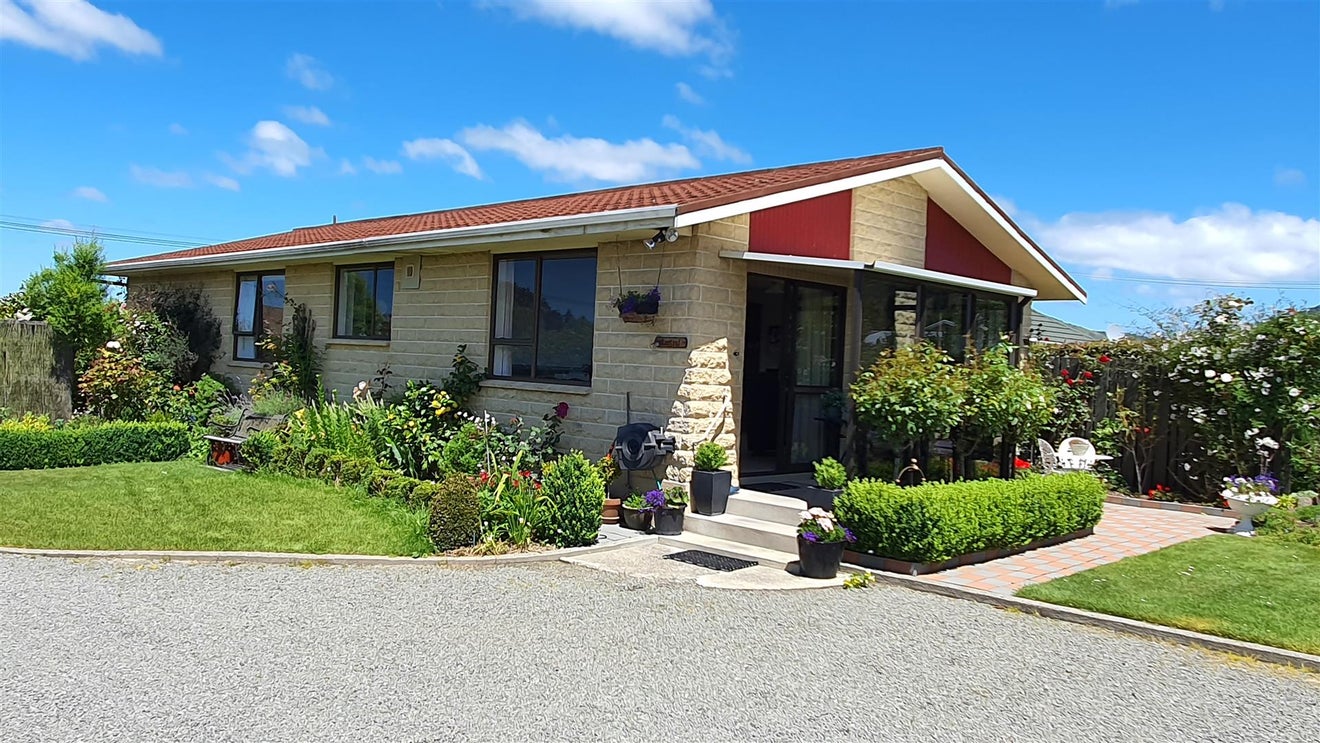 42 Opie Street, Waimate, Waimate - Carousel 1
